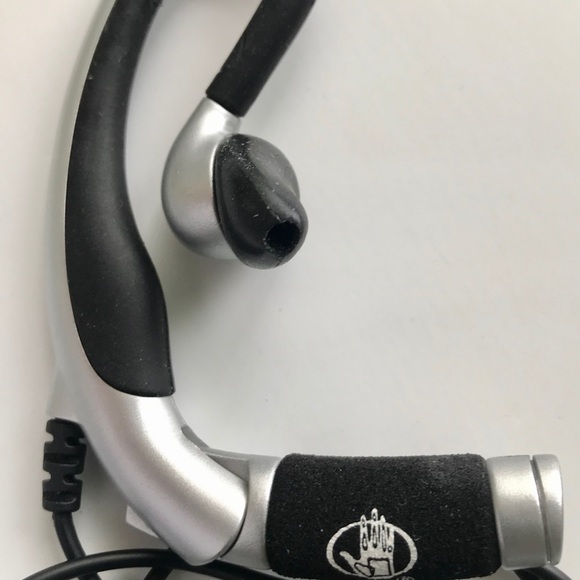 No-Bluetooth-In-The-Car, HANDS-FREE SOLUTION HERE! - Picture 2 of 4